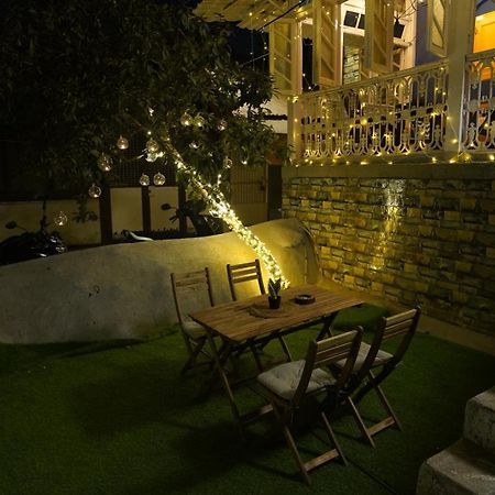 Gosolo Stays Bandra Hostel Mumbai Exterior foto