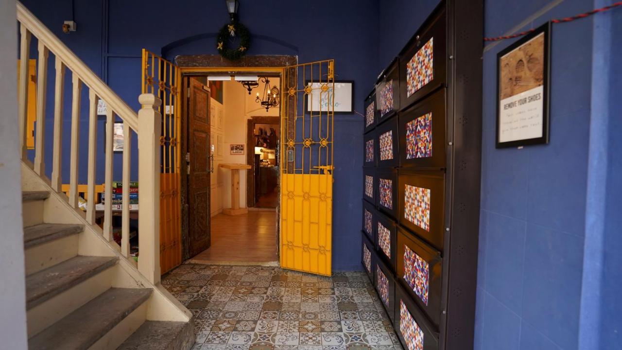 Gosolo Stays Bandra Hostel Mumbai Exterior foto